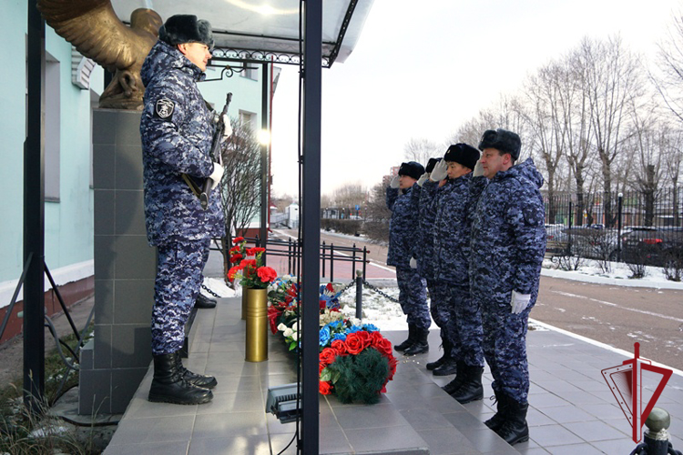 В Бурятии росгвардейцы почтили память погибших коллег