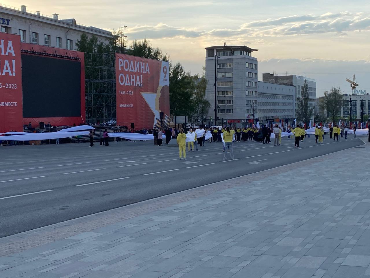 Репетиция парада пермь. Парад 9 мая. Парад в Перми на площади Октябрьской площади. Парады 9 мая. 9 Мая фотографии.