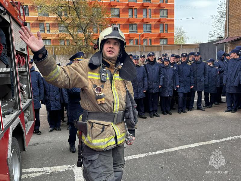 Огнеборцы южного округа столицы провели познавательное занятие для студентов профильного колледжа