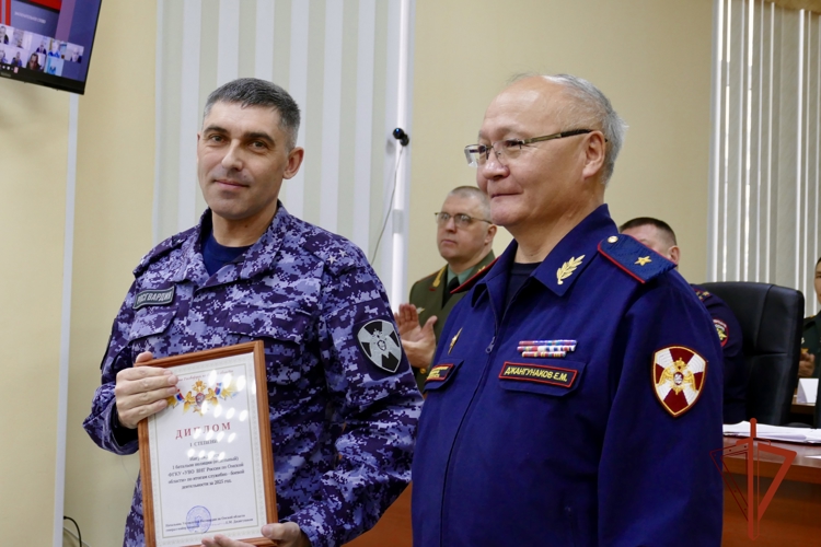 В Управлении Росгвардии по Омской области подвели итоги 2025 года и вручили награды отличившимся росгвардейцам