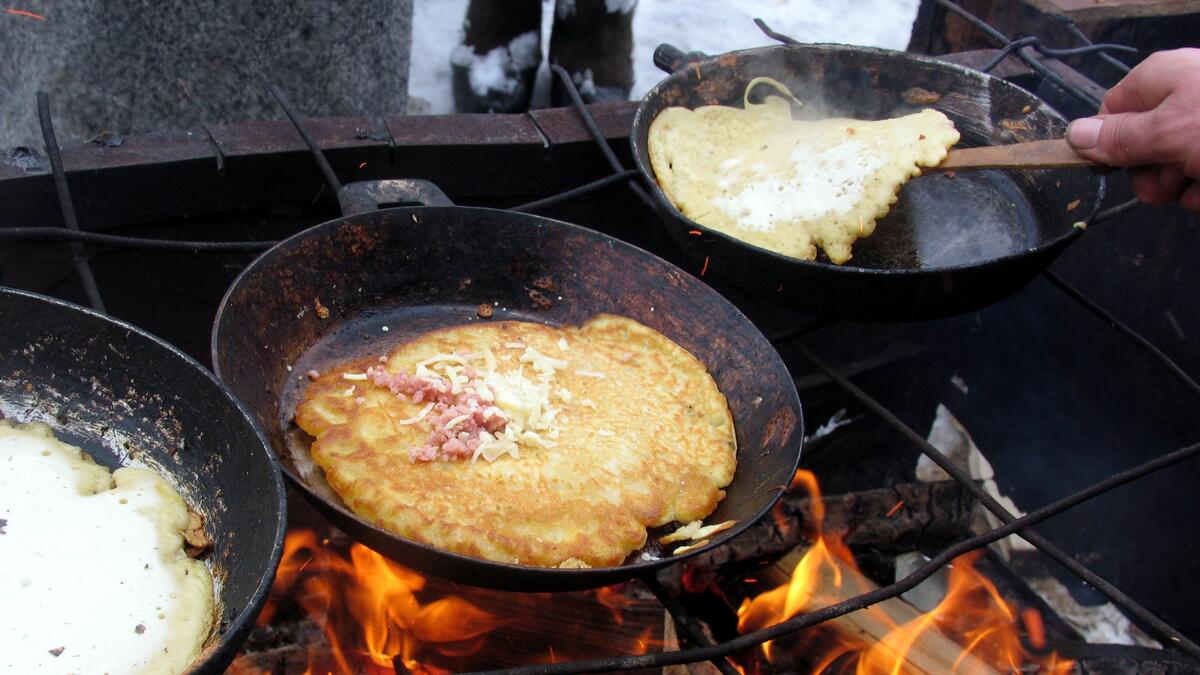 Жарко или жарка. Блины из печи. Блины из русской печи. Блины в русской печи. Сковорода для печи.