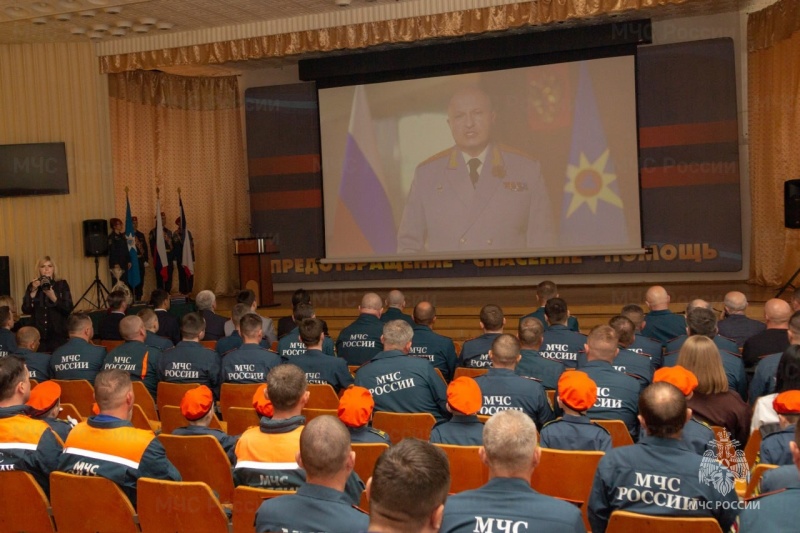 Торжественное награждение сотрудников МЧС России ко Дню пожарной oхраны