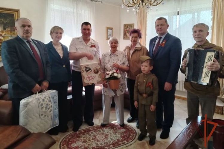 Начальник Управления Росгвардии по Алтайскому краю отдал дань уважения ветеранам ВОВ 