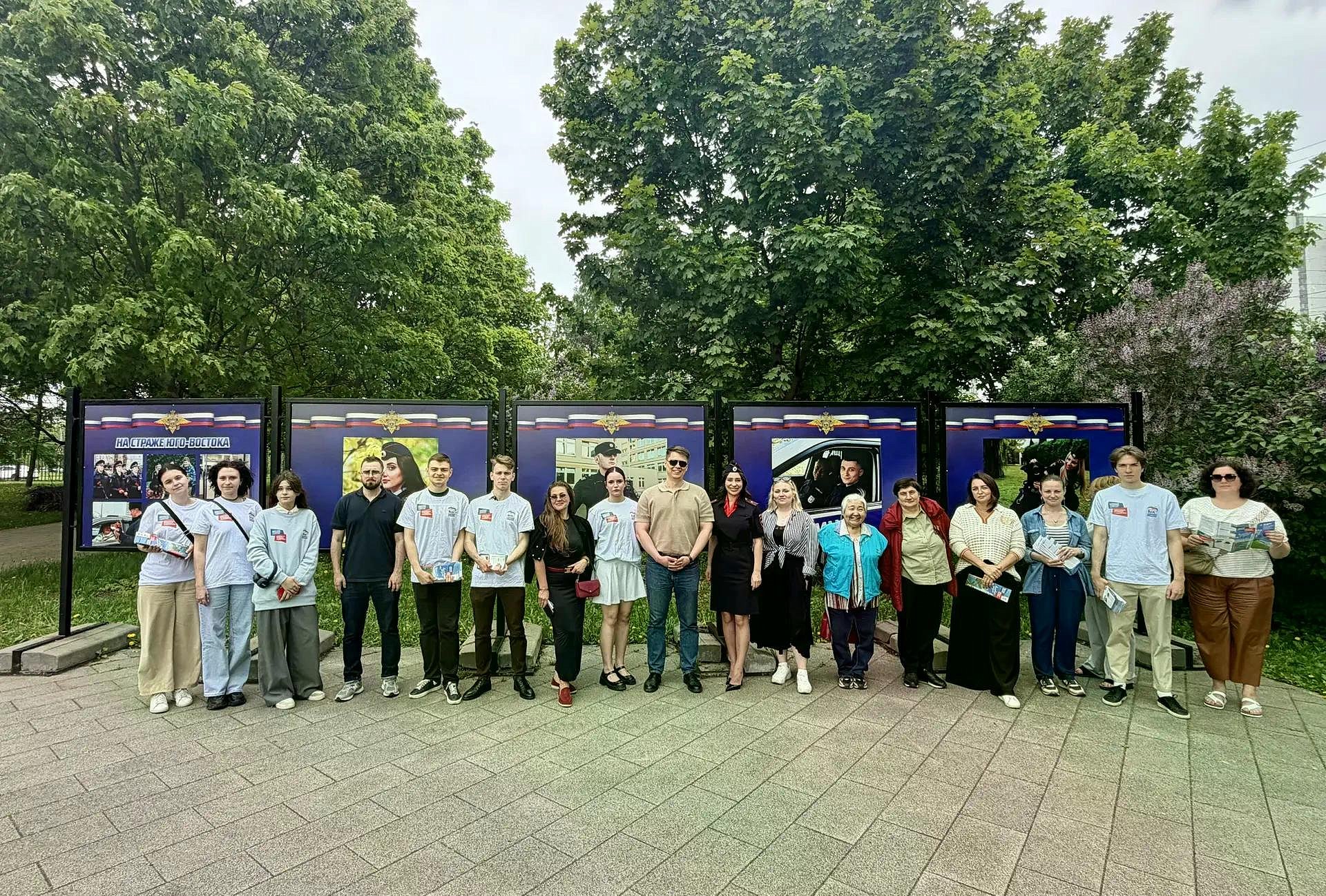 В районе Марьино открылась фотовыставка «На линии долга», посвящённая будням столичной полиции