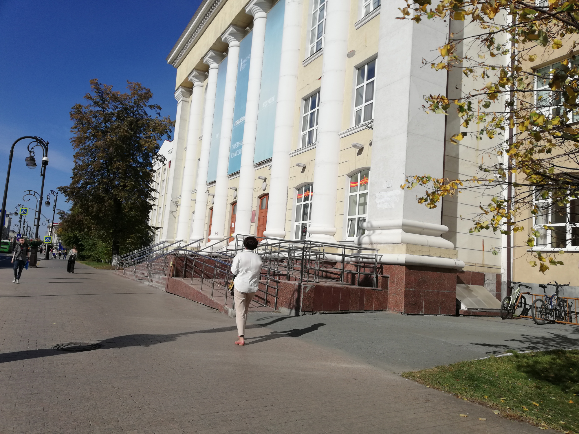 Университеты тюмени после колледжа. Педагогический университет Тюмень. Тюменский строительный университет. Строительная Академия Тюмень. Тюмень университеты Художественные