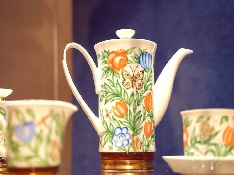 Увлекательное путешествие в мир фарфора: тематическая экскурсия по выставке