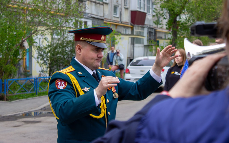Росгвардейцы провели персональный Парад для ветерана ВОВ Романа Филюшкина