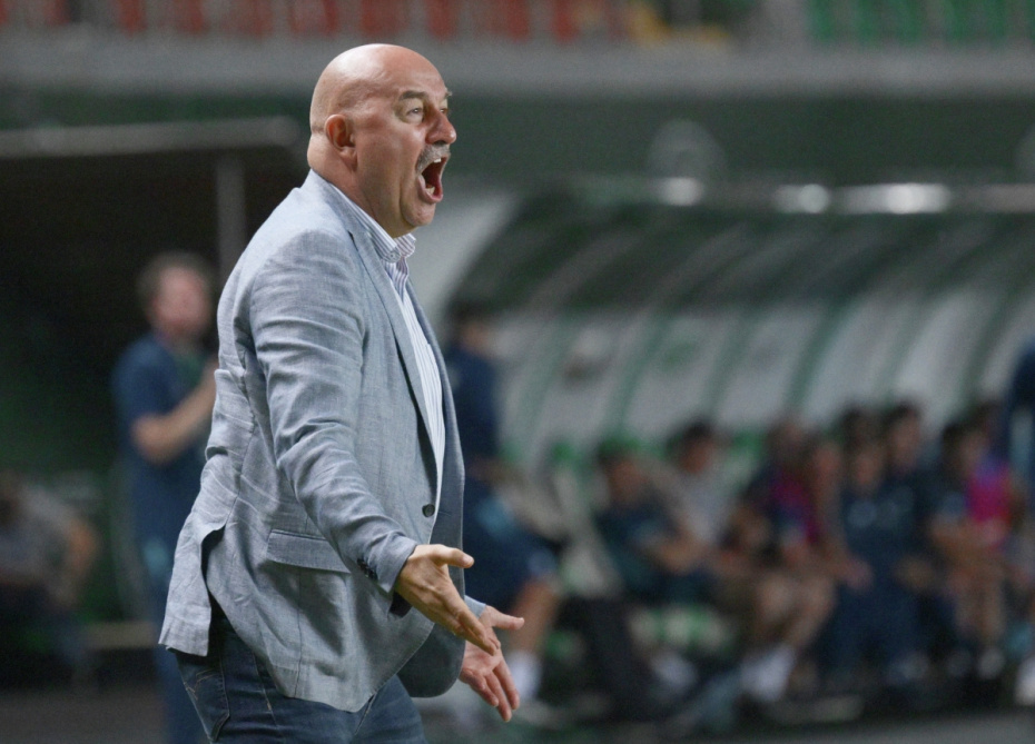 Главный тренер ФК «Ахмат» Станислав Черчесов в матче 4-го тура российской Премьер-лиги в Грозном