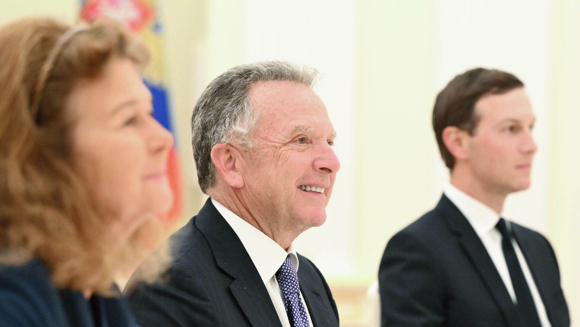 Спецпосланник президента США Стивен Уиткофф (в центре) - Sputnik Грузия, 1920, 03.12.2025