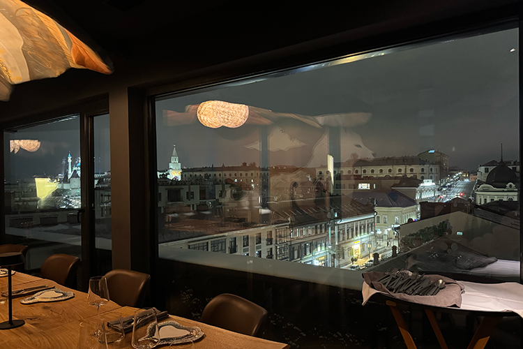 В виде на всю панораму города — задумка, которая возвращает к концепции «всевидящего ока», наблюдающего за татарской столицей свысока