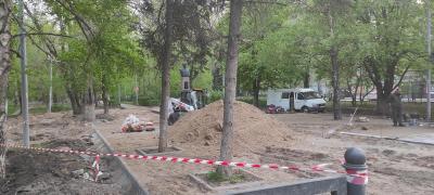 В Саратове начали ремонтировать сквер на Астраханской: благоустроят лишь часть у памятника