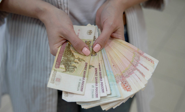 В Кировской области потратила на услуги 93,6 млрд: туризм и спорт в топе