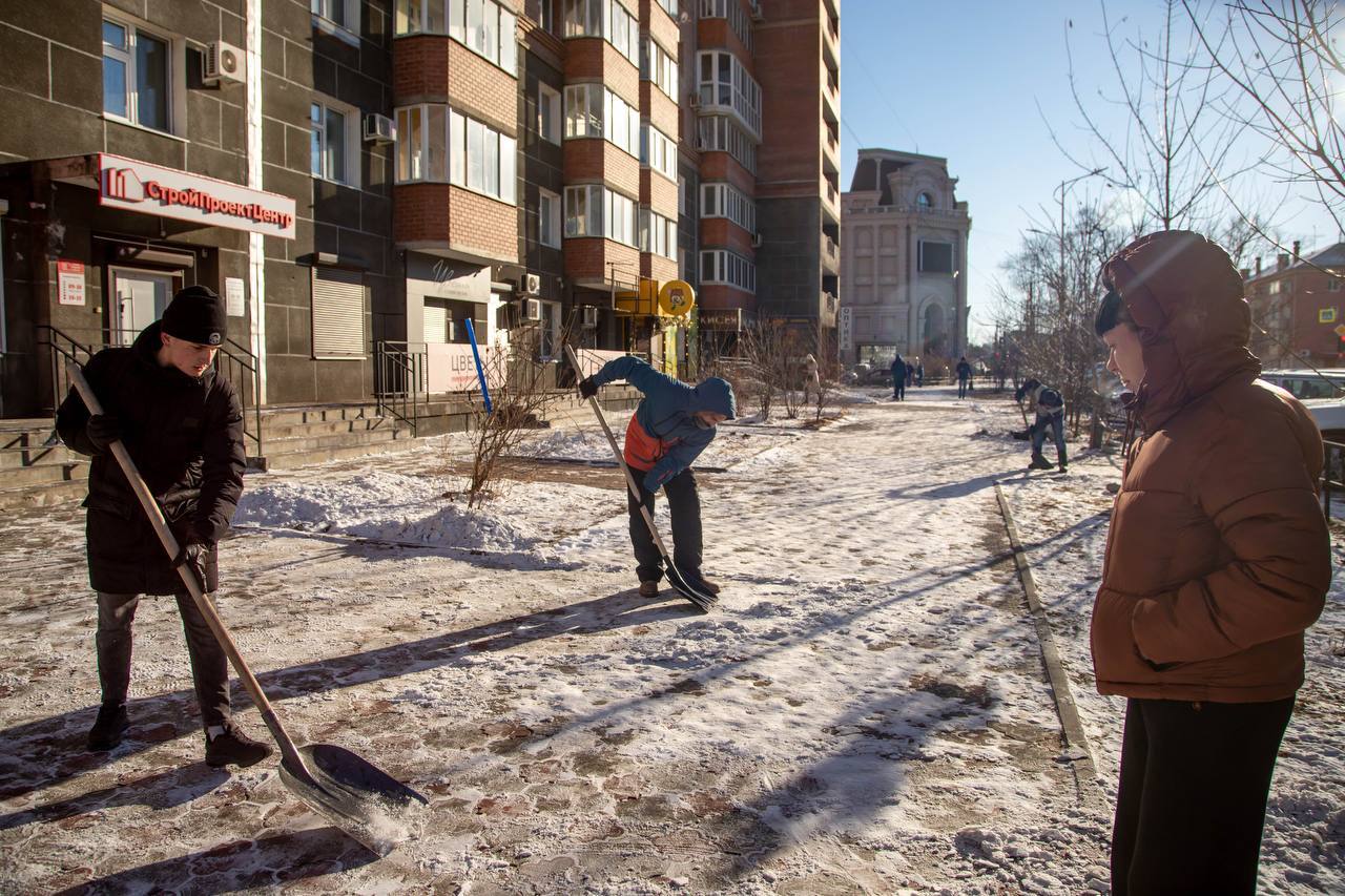 Мэр Благовещенска раскрыл, почему в городе не успевают убирать снег - 2x2.su картинка 2