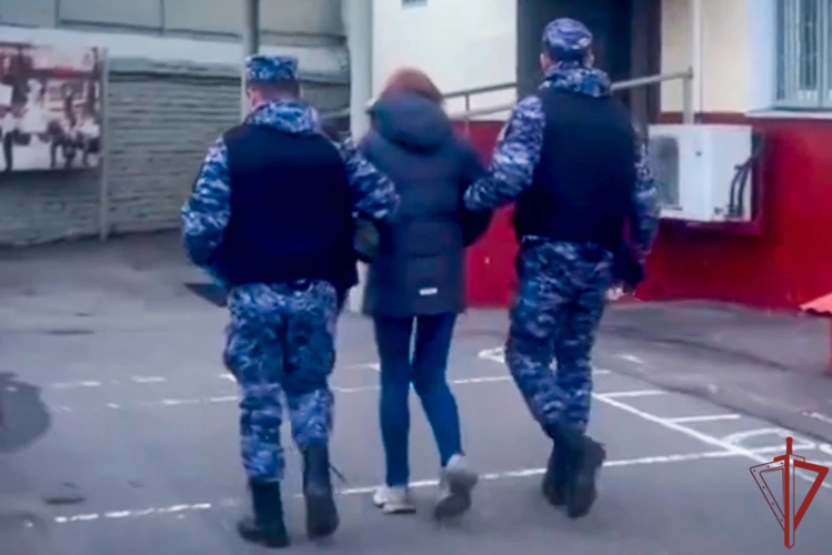 Росгвардейцы задержали москвичку с наркотиками (видео)