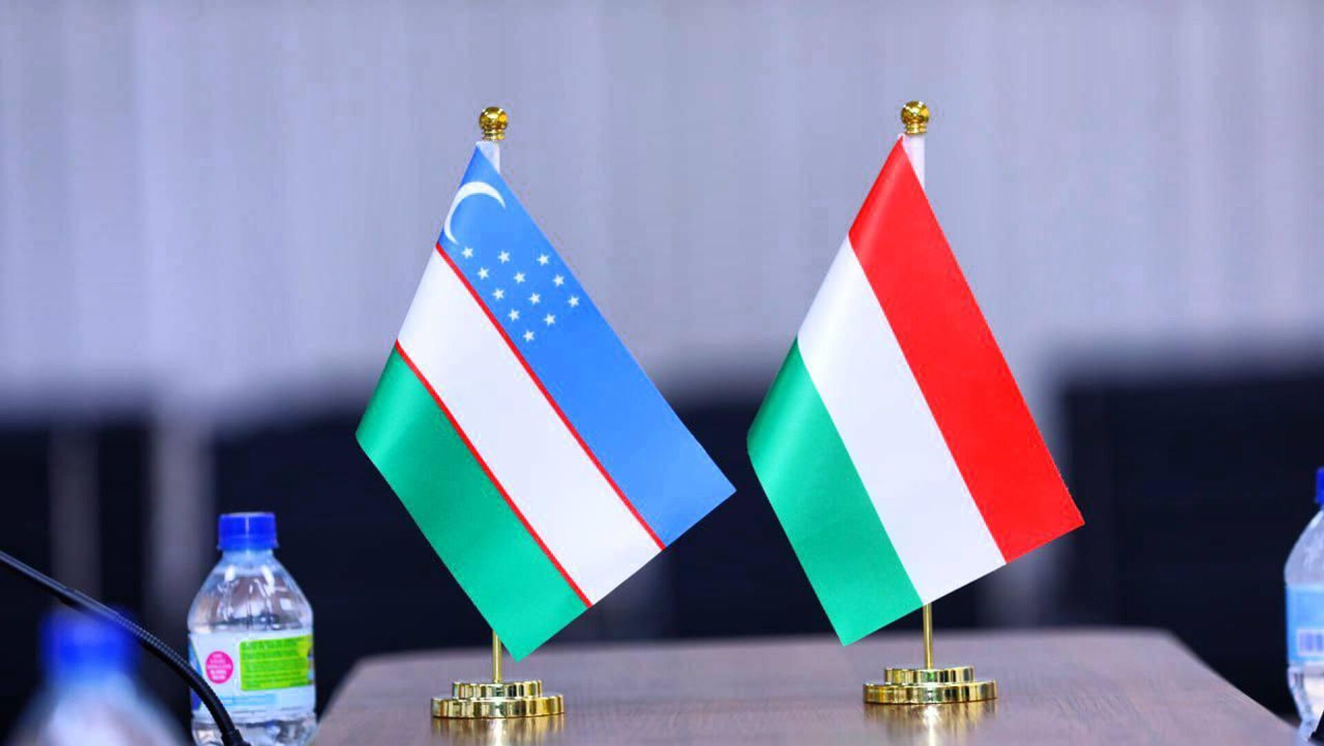 Флаги Узбекистан и Венгрия - Sputnik Узбекистан, 1920, 08.02.2026