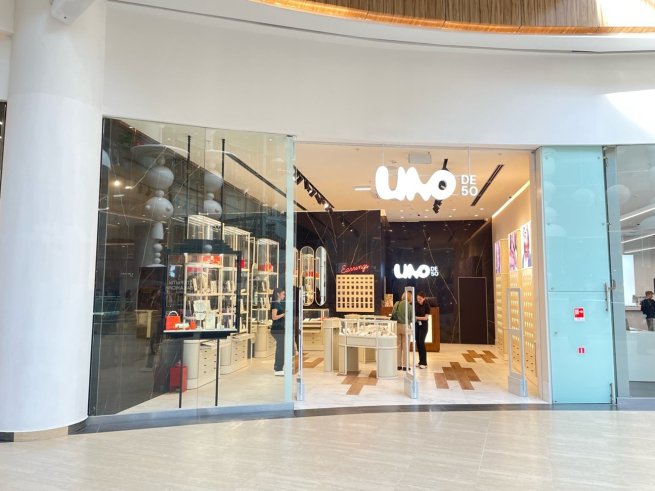 Первый магазин UNOde50 заработал в Хабаровске
