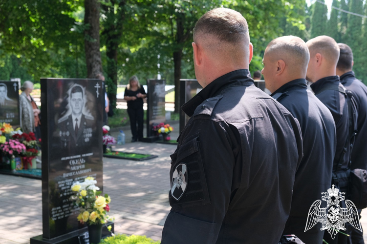 В Курске росгвардейцы почтили память товарищей, погибших в Республике Ингушетия 