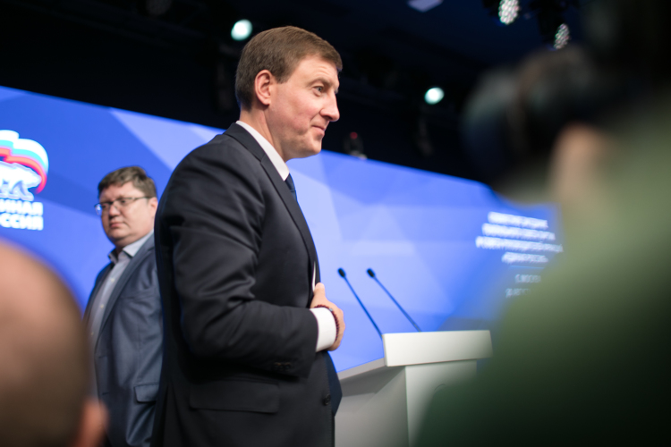 «На Алтае „неожиданно“ случился острейший кризис федерального значения, больно ударивший по репутации Андрея Турчака, готовящегося было вернуться на федеральный уровень. Да не тут-то было»