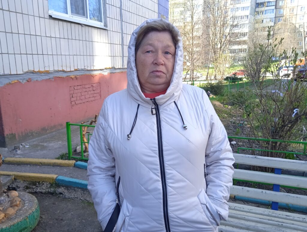 30 собак продолжают топить мочой соседей. Приставы ищут способ, как попасть в нехорошую квартиру на В. Дуброве