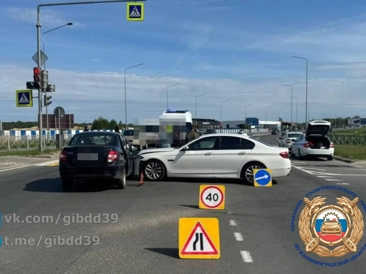 На перекрестке в Холмогоровке Lada с пассажиром ребенком попала под удар BMW