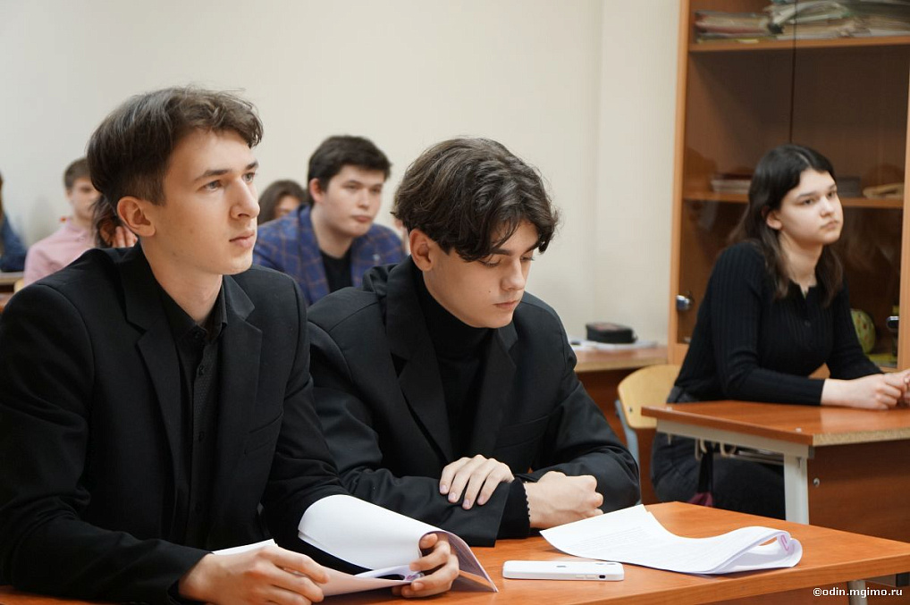 Историко-литературный круглый стол, посвященный 80-летию со Дня снятия блокады Ленинграда