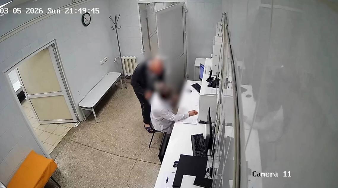 Момент нападения. Источник: Стоп-кадр из видео пресс-службы больницы
