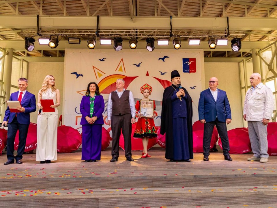 Глава вручила награды почетным гражданам и передовикам производства