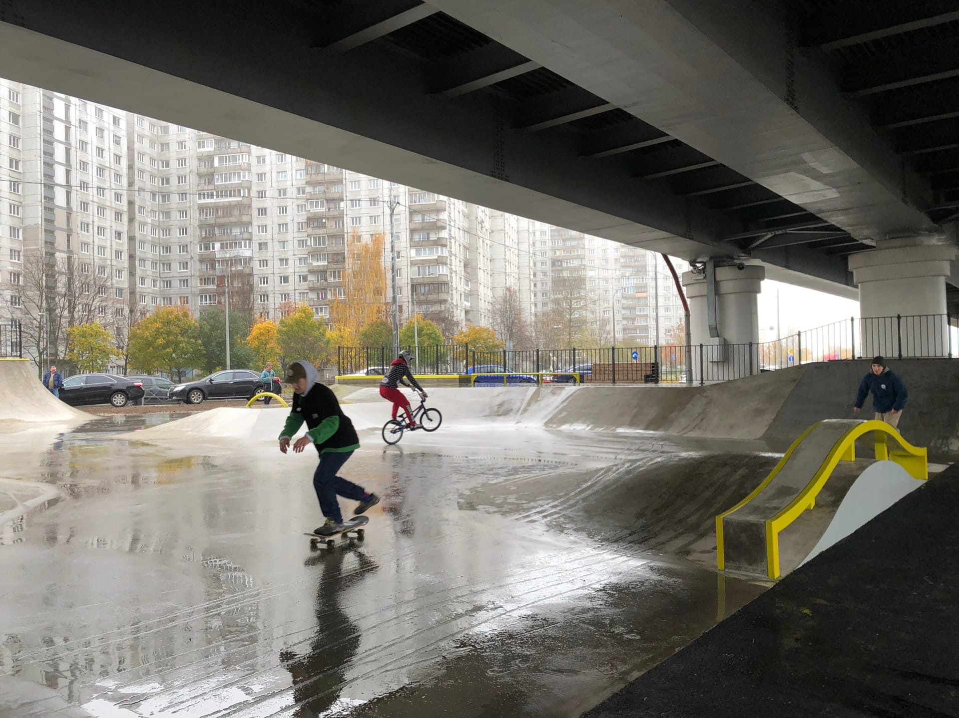 Скейт парк на Коломяжском под мостом