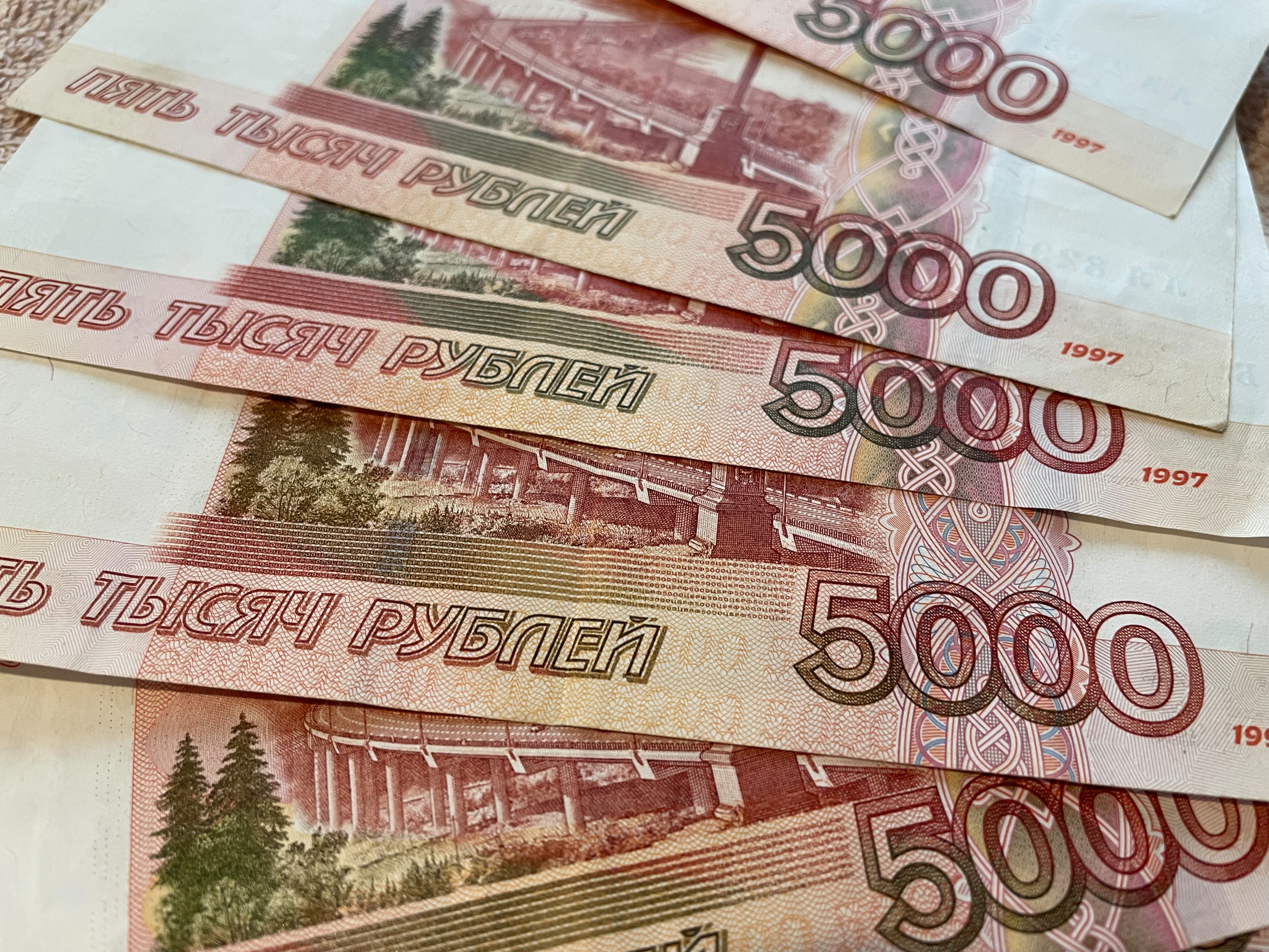 10 000 рублей ежемесячно