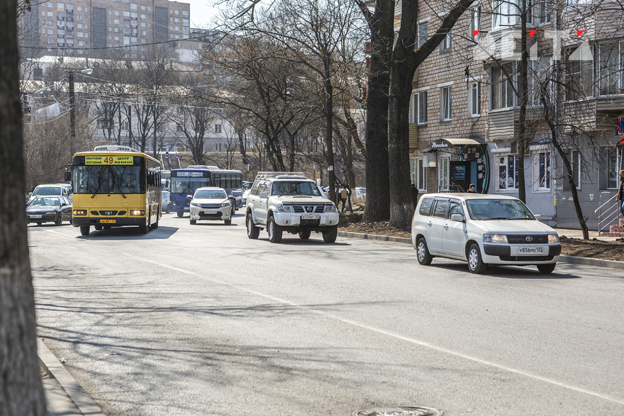 малолетний хулиган в автобусе. автобус шофер и кондуктор. заехать за тобой. автобус хулиган. автобус хулиган.