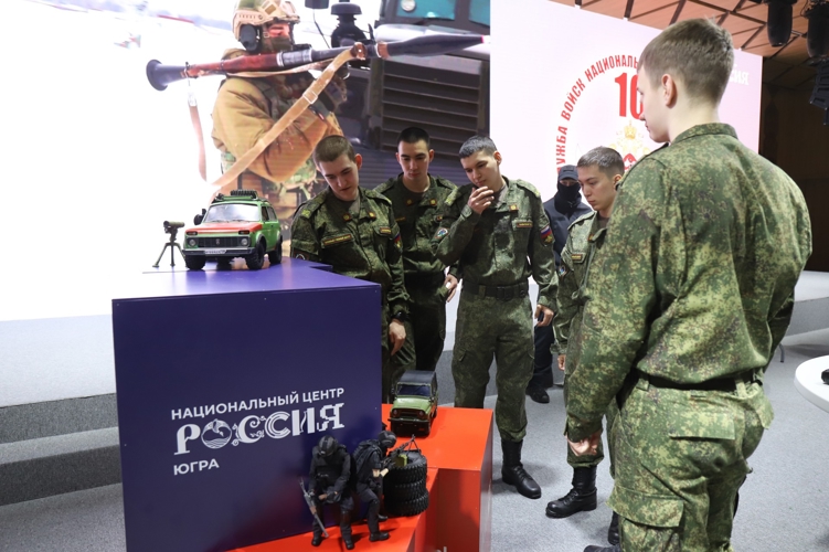 В Югре отметили 10-летие Росгвардии и 215-ю годовщину образования войск правопорядка