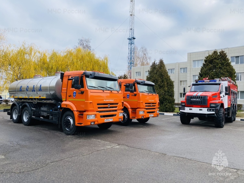 На вооружение белгородских пожарных и спасателей поступили 9 новых специализированных автомобилей