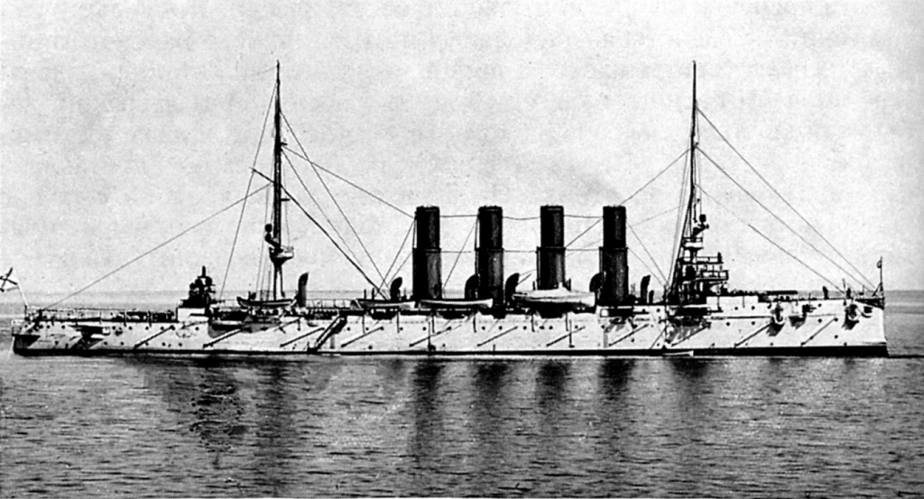 "Варяг" по праву считался красивейшим кораблем Российского Императорского флота. Так он выглядел в июне 1901 года. Фото Е. Иванова