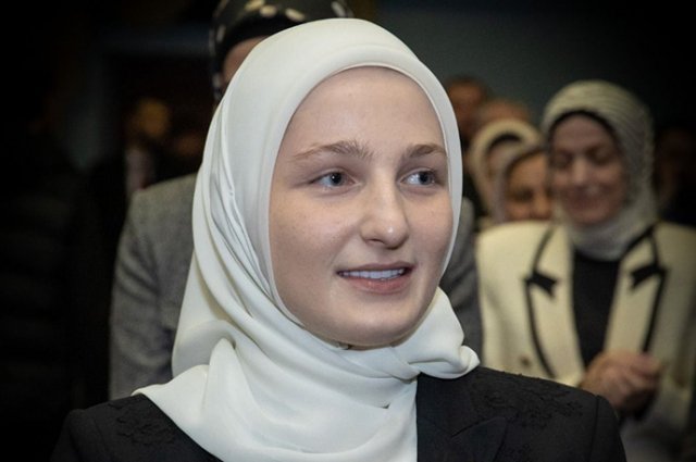 Дорогие часы сына кадырова. Адам кадыров. Рамзан кадыров и адам делимханов. Сын кадырова рамзана ахматовича. Рамзана кадырова адамом.