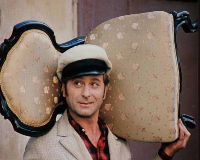 В стране с населением 130 млн у каждого будет право на стул на рабочем месте