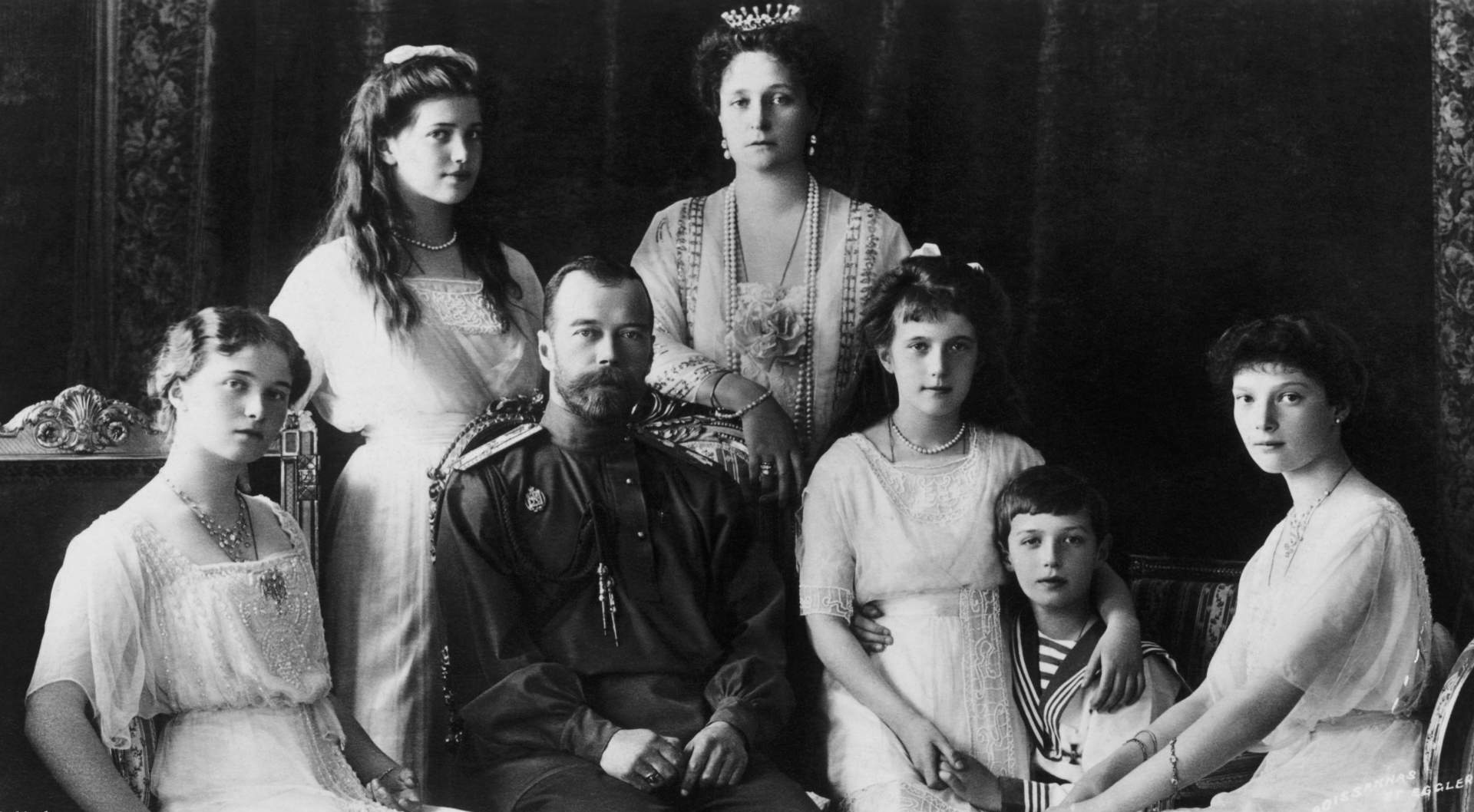 Последний российский император Николай II c семьей, 