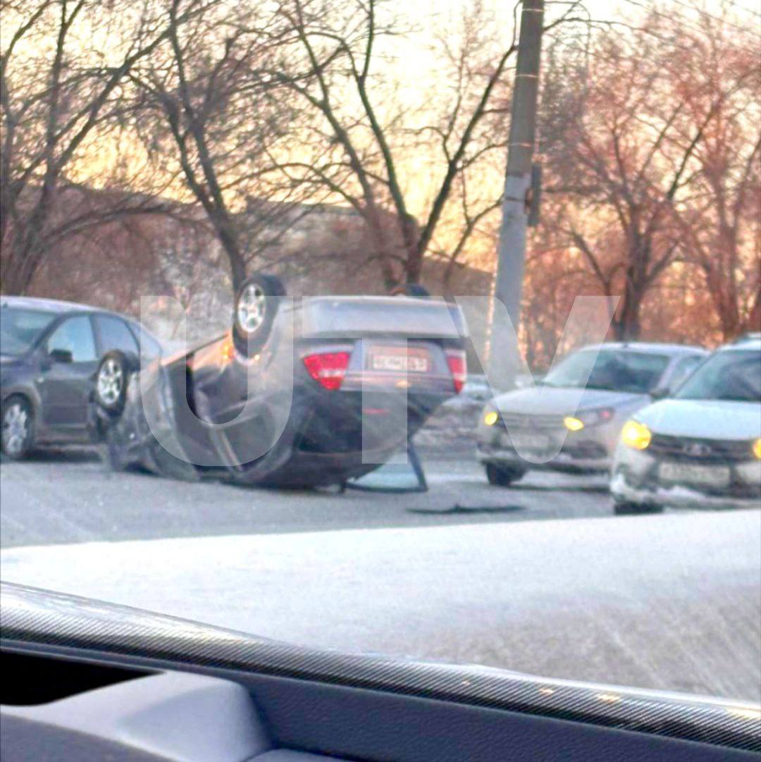 В Оренбурге сразу два серьезных ДТП на мостах — движение парализовано