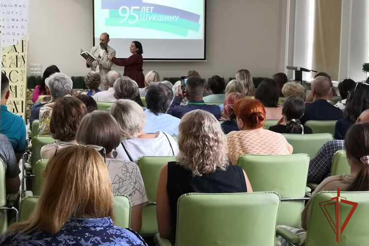 25 июля росгвардейцы Алтайского края вспоминают своего земляка писателя Василия Шукшина