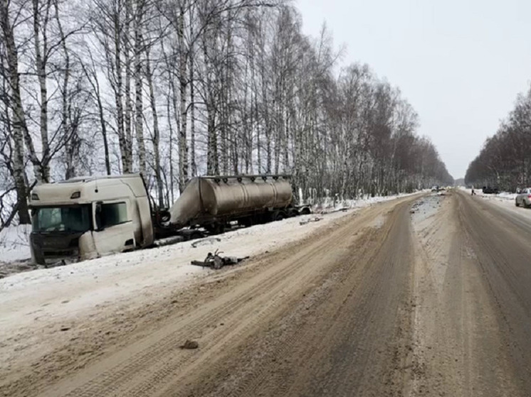 Пассажир легковушки погиб в ДТП с фурой в Нижегородской области