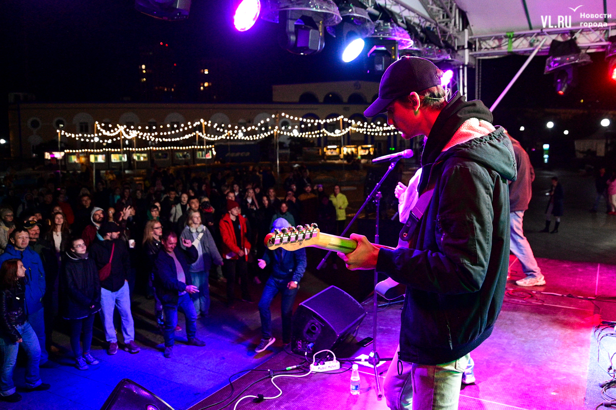 Когда был в витебске день независимости. Фестиваль арт объектов. Фестиваль здесь. Картинки города фестиваля. I see stars 2011 - the end of the world party.