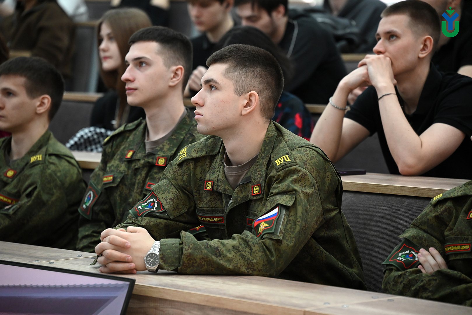 «Победили тогда – победим и сейчас!»: в ЮГУ прошёл открытый диалог о роли добровольчества в современном мире