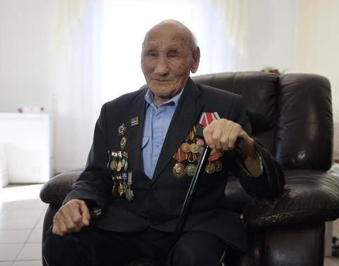 100 лет исполнилось ветерану войны, якутянину Науму Слепцову
