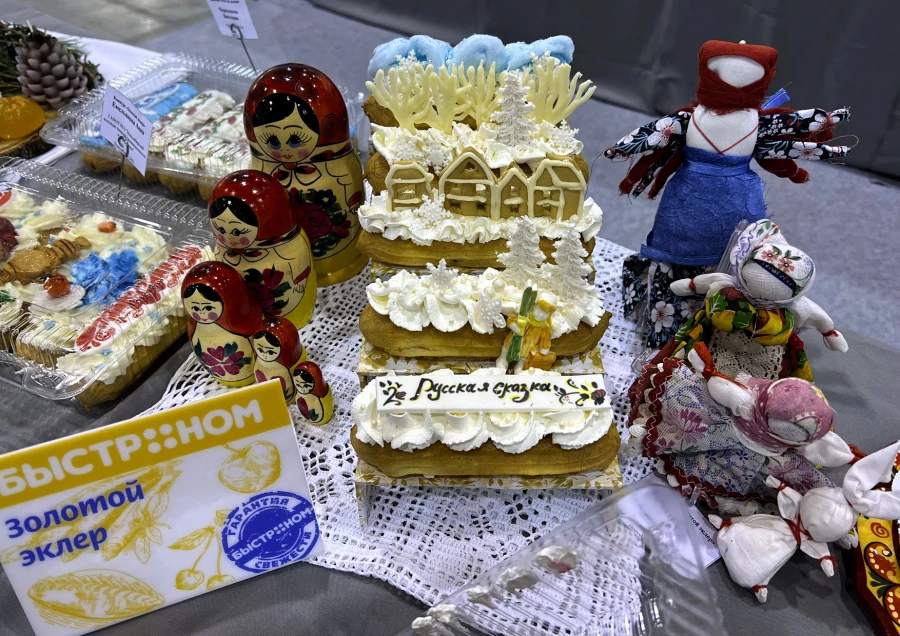 В конкурсе «Золотой эклер» Ксения Крохта получила малую золотую медаль за оригинальный декор.