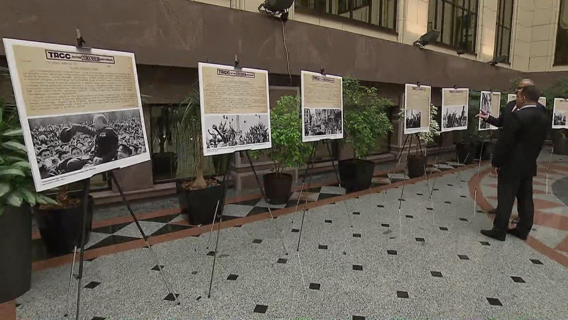 Хроника Великой Отечественной – на фотовыставке ТАСС в МИДе