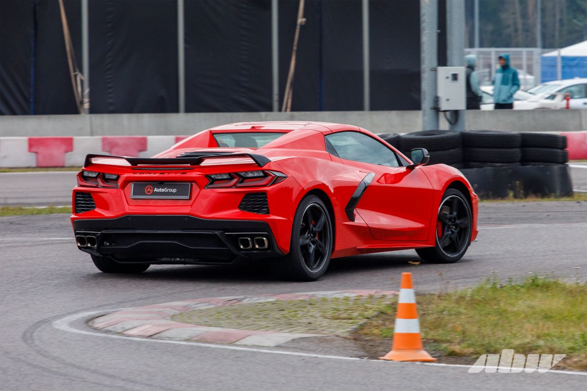 Кто на Boxster, кто на Corvette: смотрите, какие авто приехали на трек-день под Минском