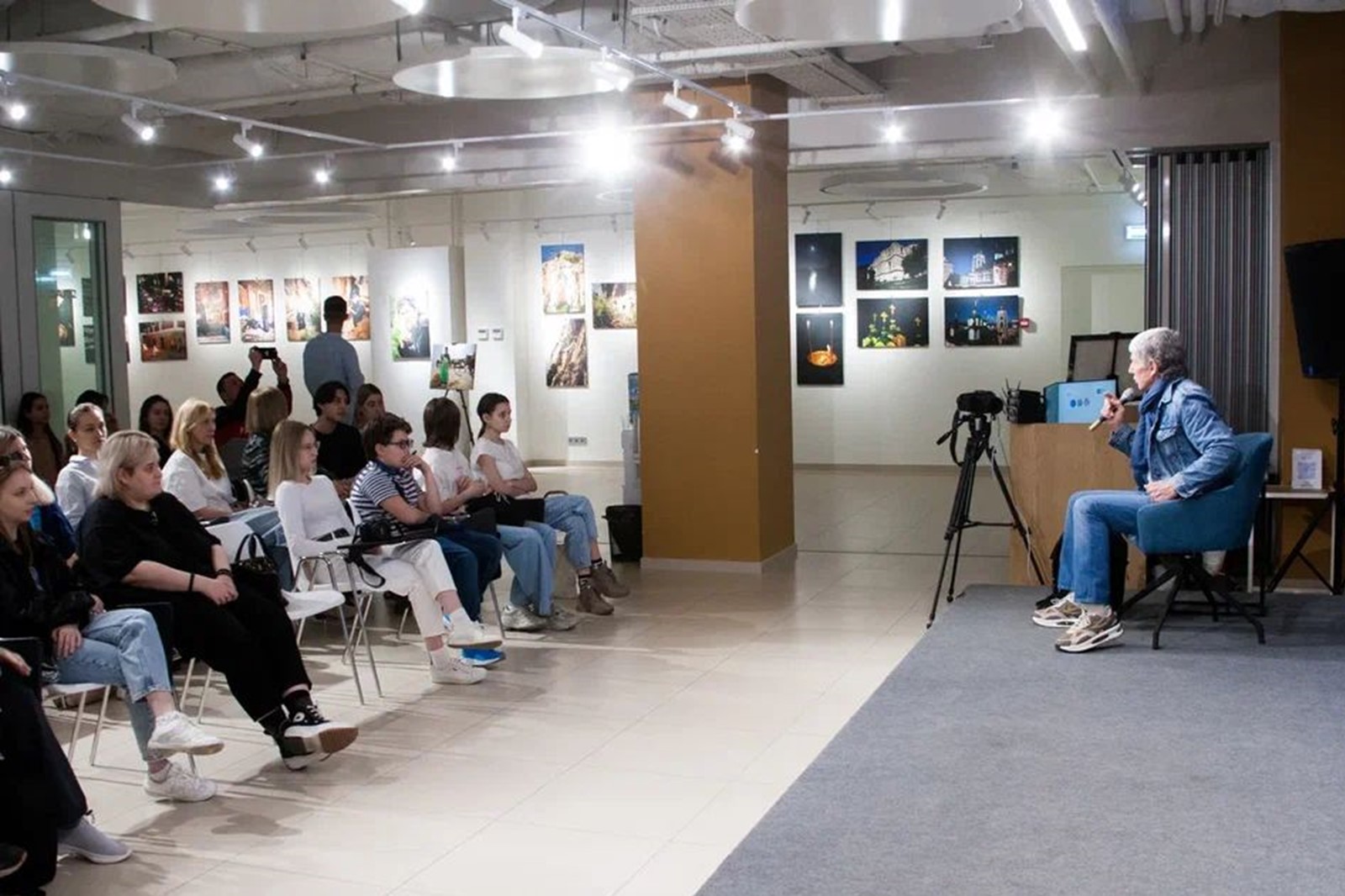 В «Центре истинных ценностей» прошла творческая встреча с греческим фотохудожником Костасом Асимисом