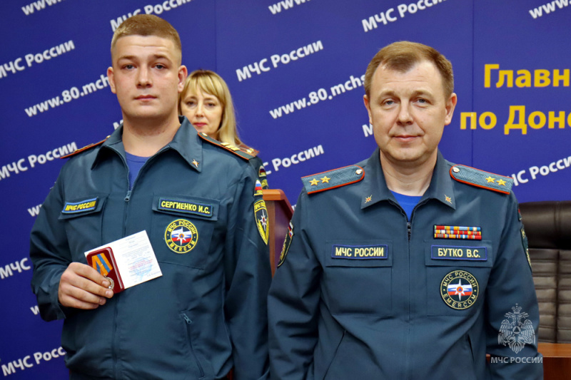 В регионах Донбасса обсудили вопросы обеспечения безопасности и наградили отличившихся сотрудников МЧС России