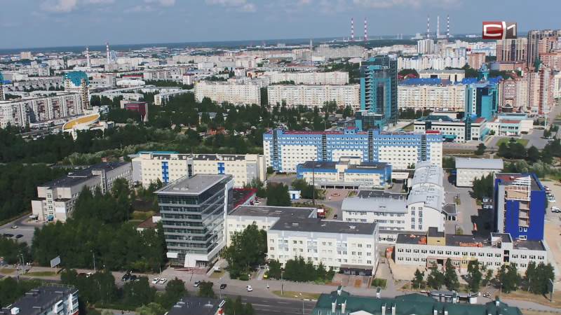 День города сургут картинки. СГЭС Сургут. Площадь перед администрацией Сургут. С днем города Сургут. СГЭС Сургут фото с воздуха.