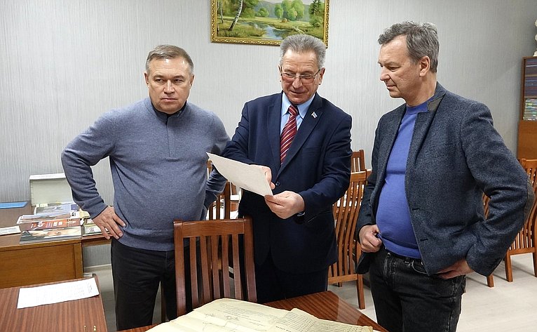 Первый заместитель Председателя СФ Андрей Яцкин и председатель Комитета СФ по аграрно-продовольственной политике и природопользованию Александром Двойных в ходе поездки в Ростовскую область посетили ряд сельскохозяйственных предприятий