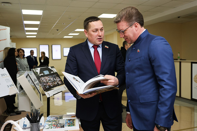 Особого внимания удостоился гендиректор «Казэнерго», депутат Госсовета РТ Фанис Нурмухаметов и его компания, отметившая в прошлом году 65-летие